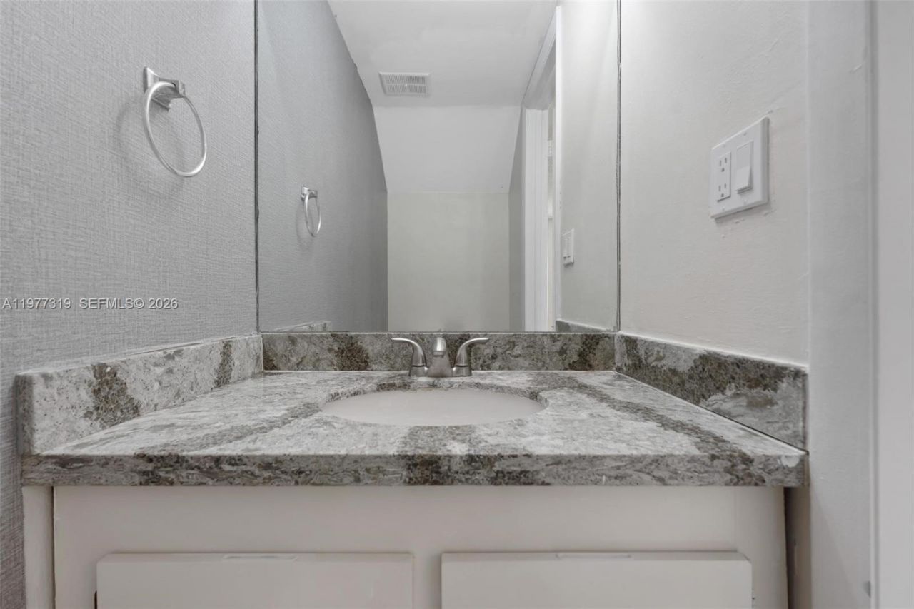 9827 NW 37th St , Unit 4F, Sunrise, FL 33351 Photo