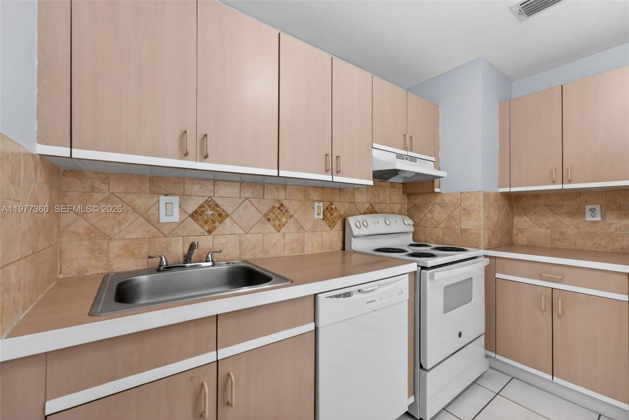 7680 SW 156th Ct , Unit B115, Miami, FL 33193 Photo