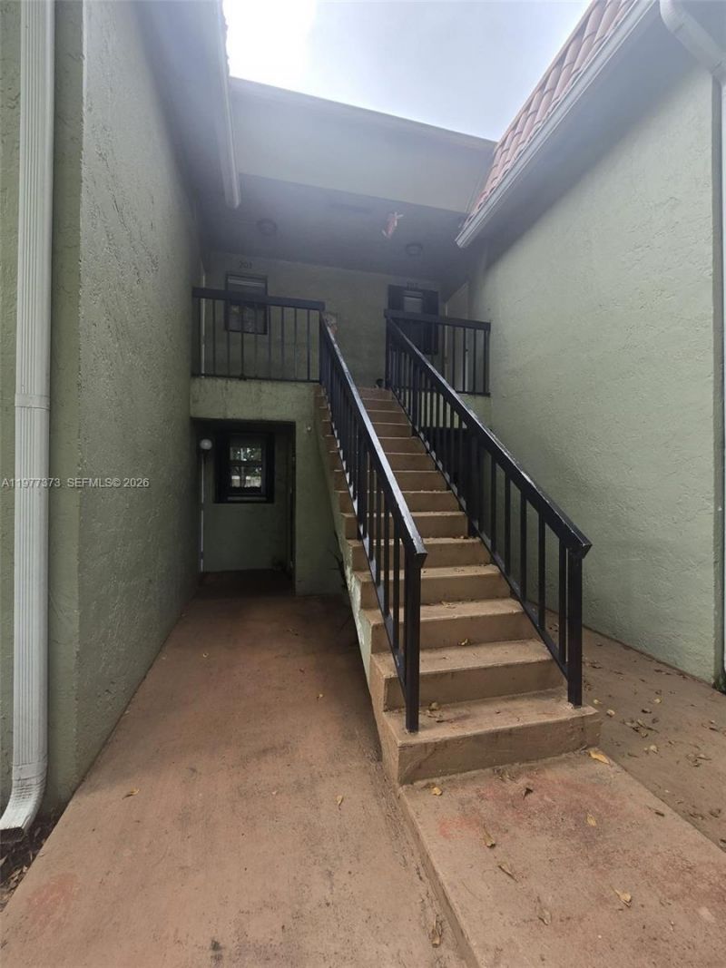 9678 Fontainebleau Blvd, Unit 111, Miami, FL 33172 Photo