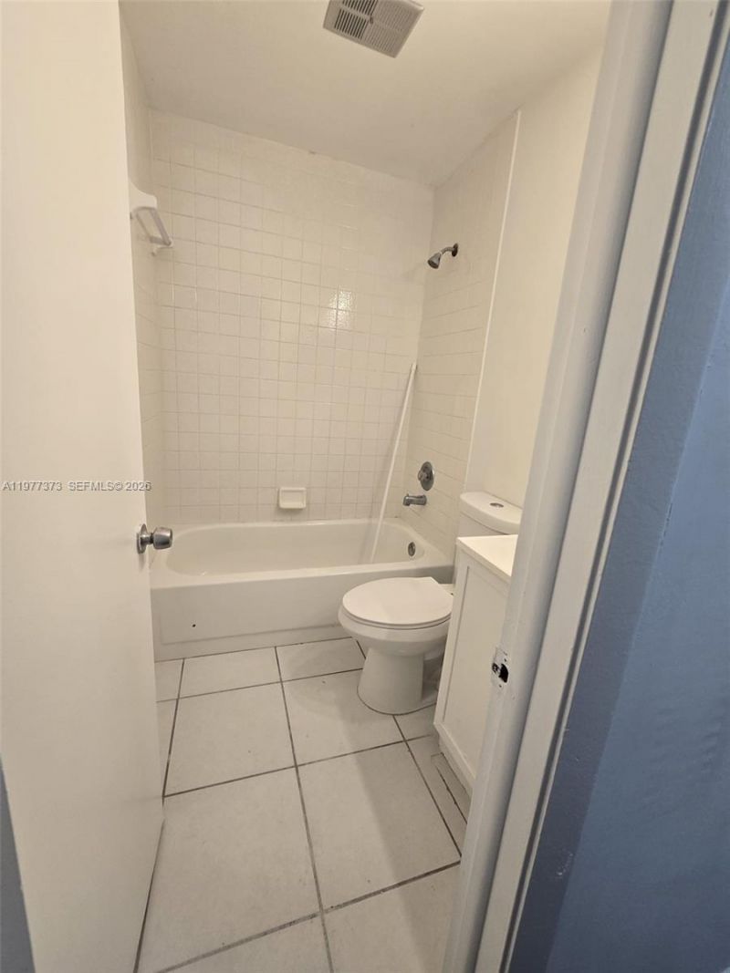 9678 Fontainebleau Blvd, Unit 111, Miami, FL 33172 Photo