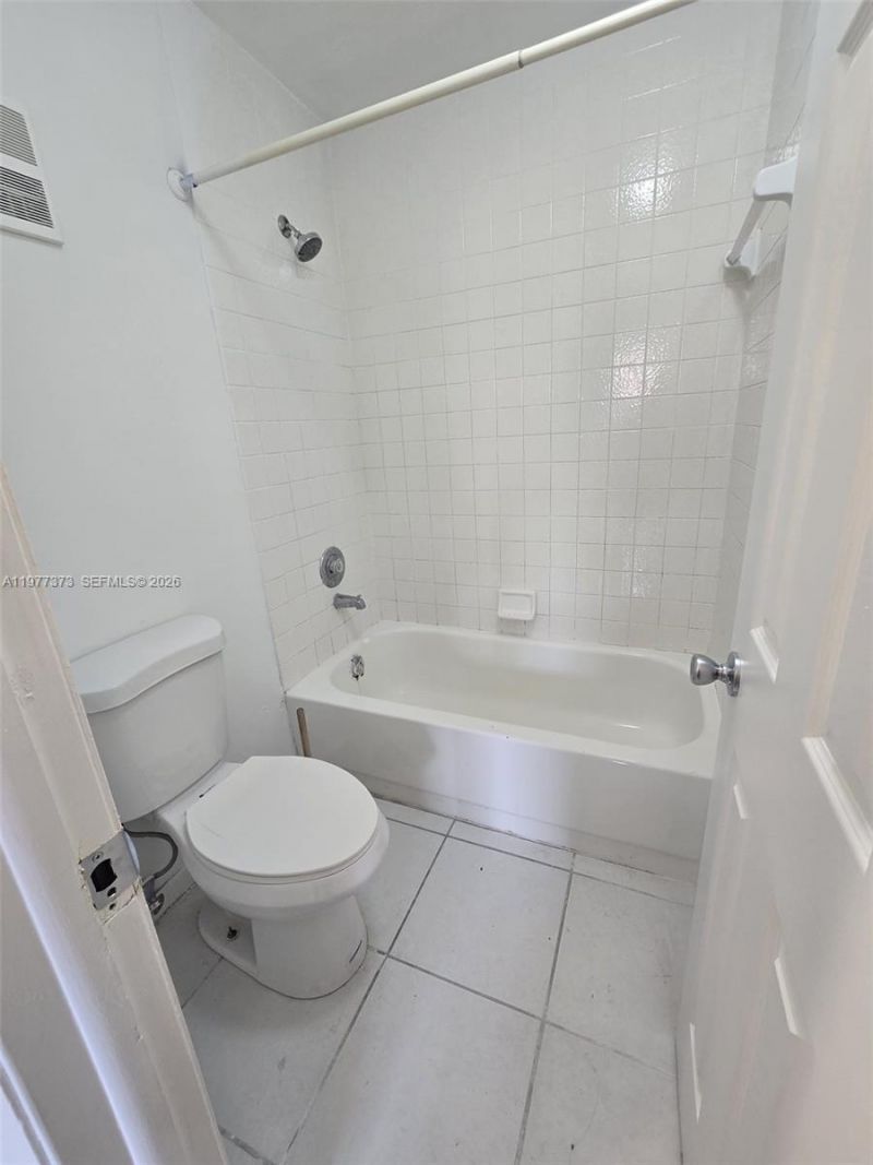 9678 Fontainebleau Blvd, Unit 111, Miami, FL 33172 Photo