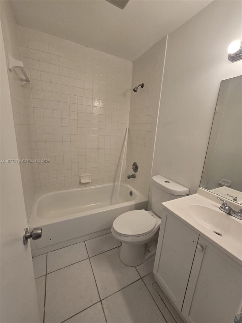 9678 Fontainebleau Blvd, Unit 111, Miami, FL 33172 Photo