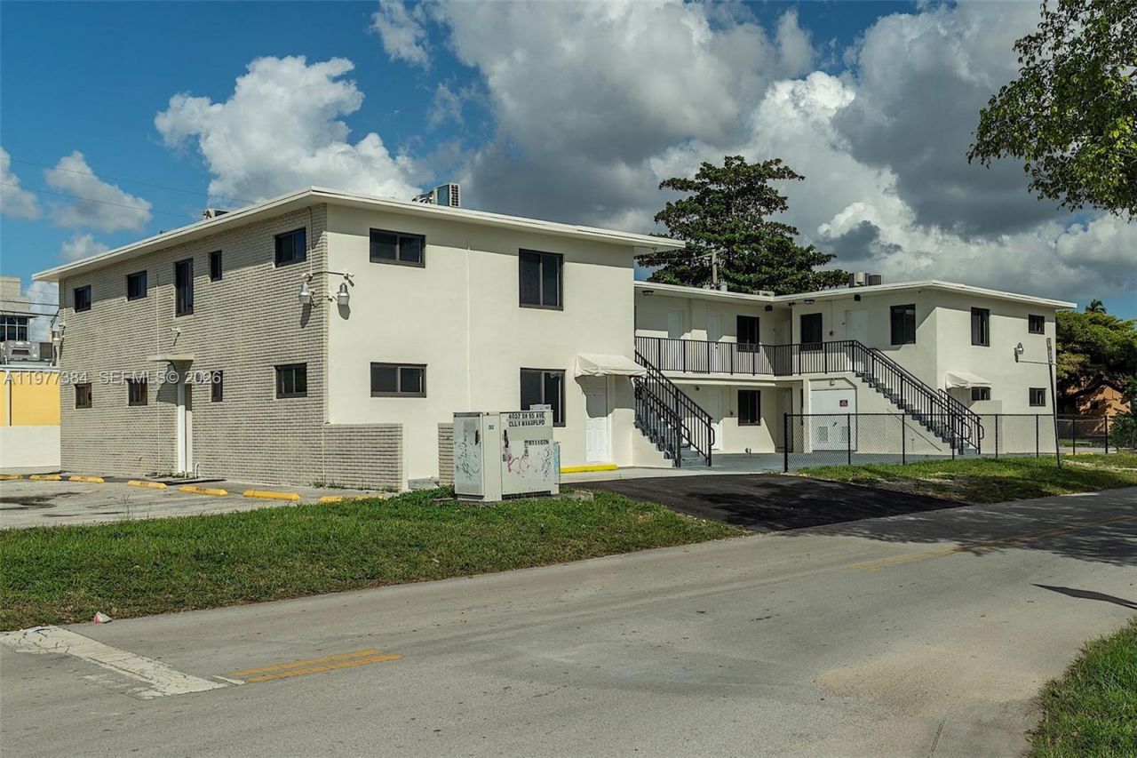 4037 SW 65th Ave , Unit 11, South Miami, FL 33155 Photo