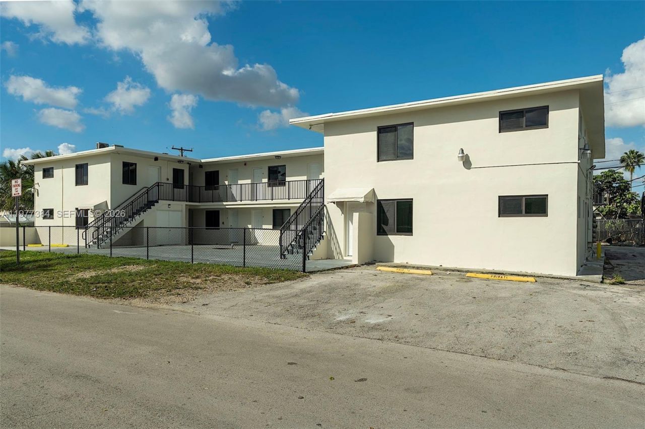 4037 SW 65th Ave , Unit 11, South Miami, FL 33155 Photo