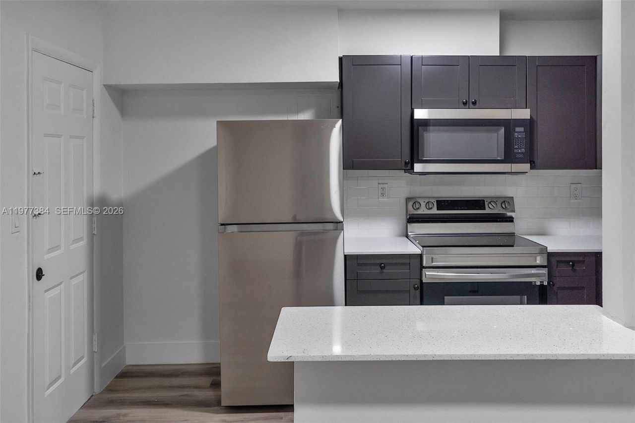 4037 SW 65th Ave , Unit 11, South Miami, FL 33155 Photo