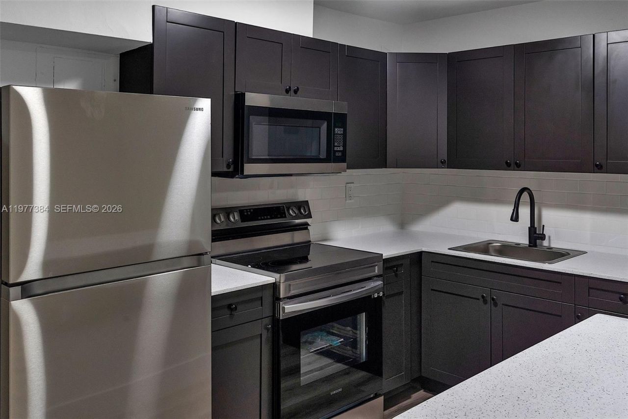 4037 SW 65th Ave , Unit 11, South Miami, FL 33155 Photo