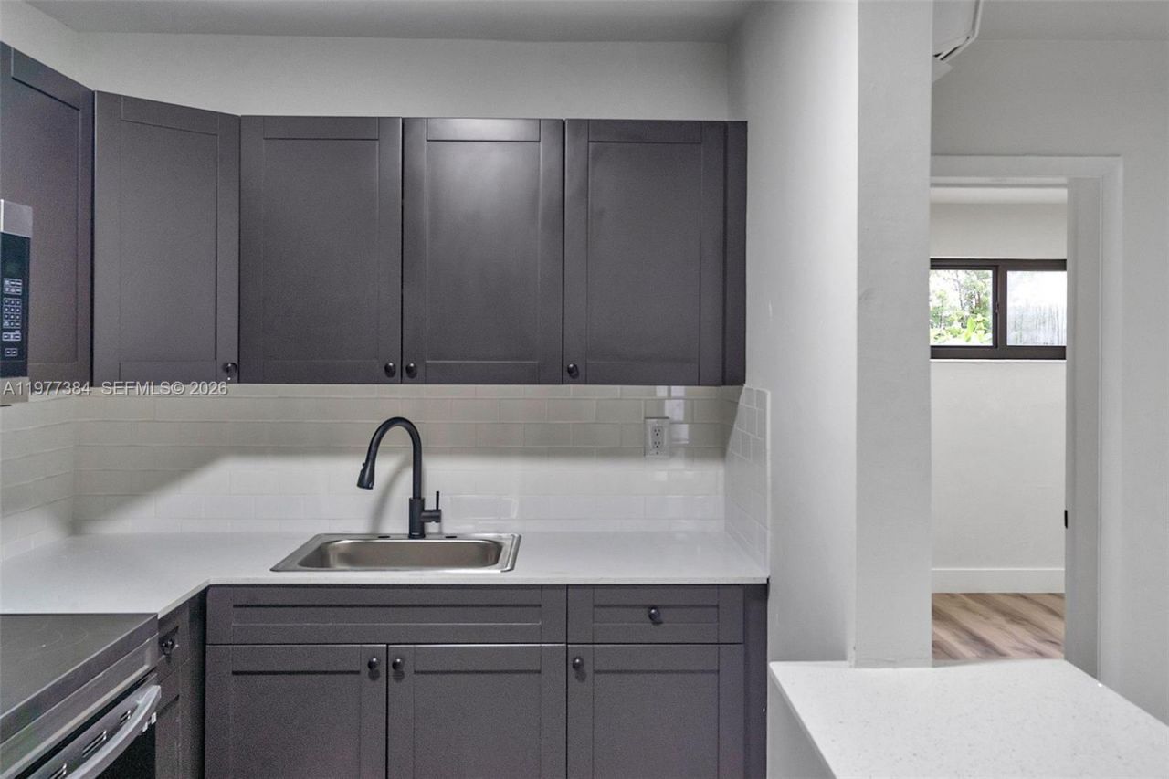 4037 SW 65th Ave , Unit 11, South Miami, FL 33155 Photo