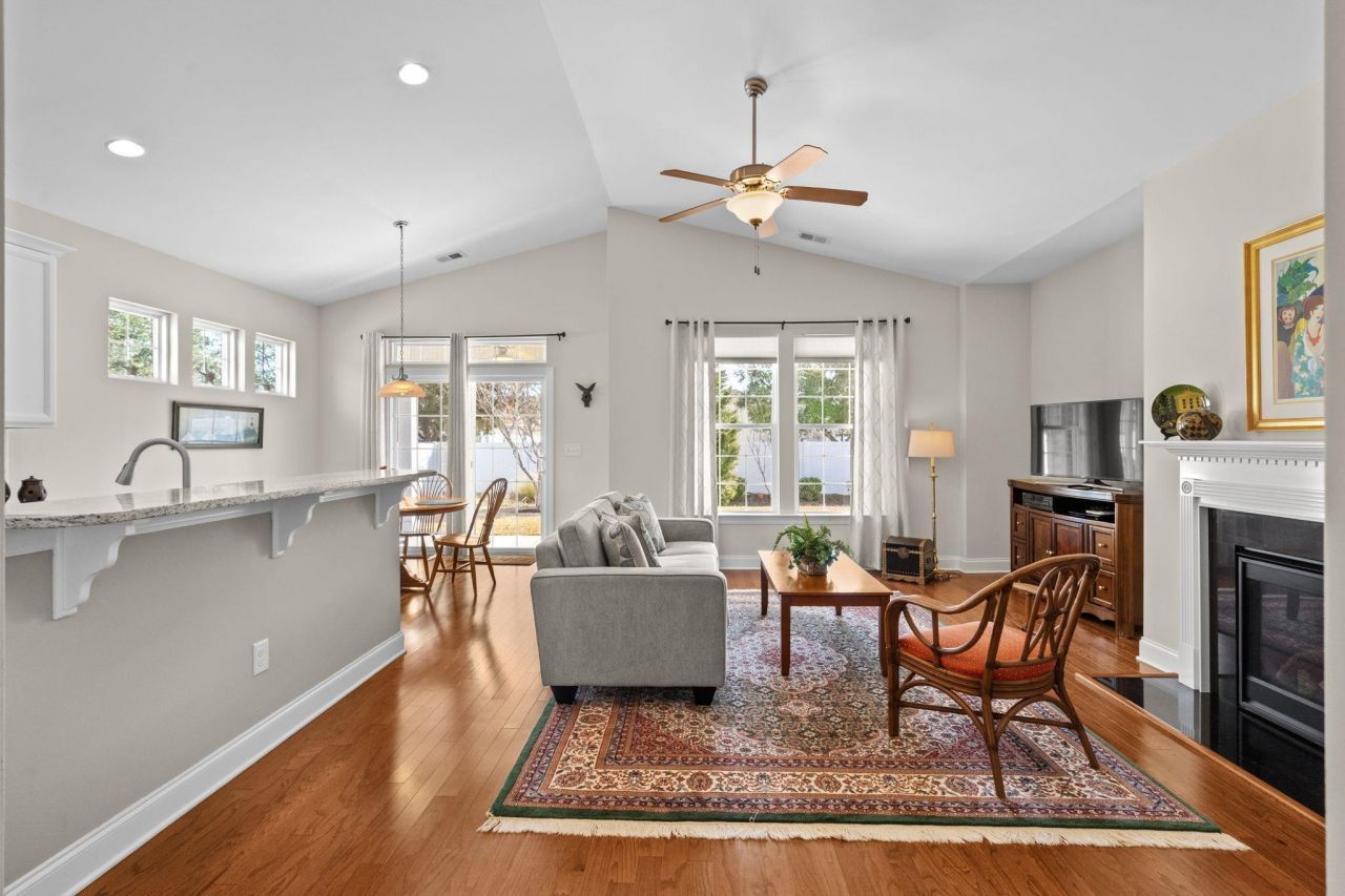 143 E Covington Dr. Photo 12