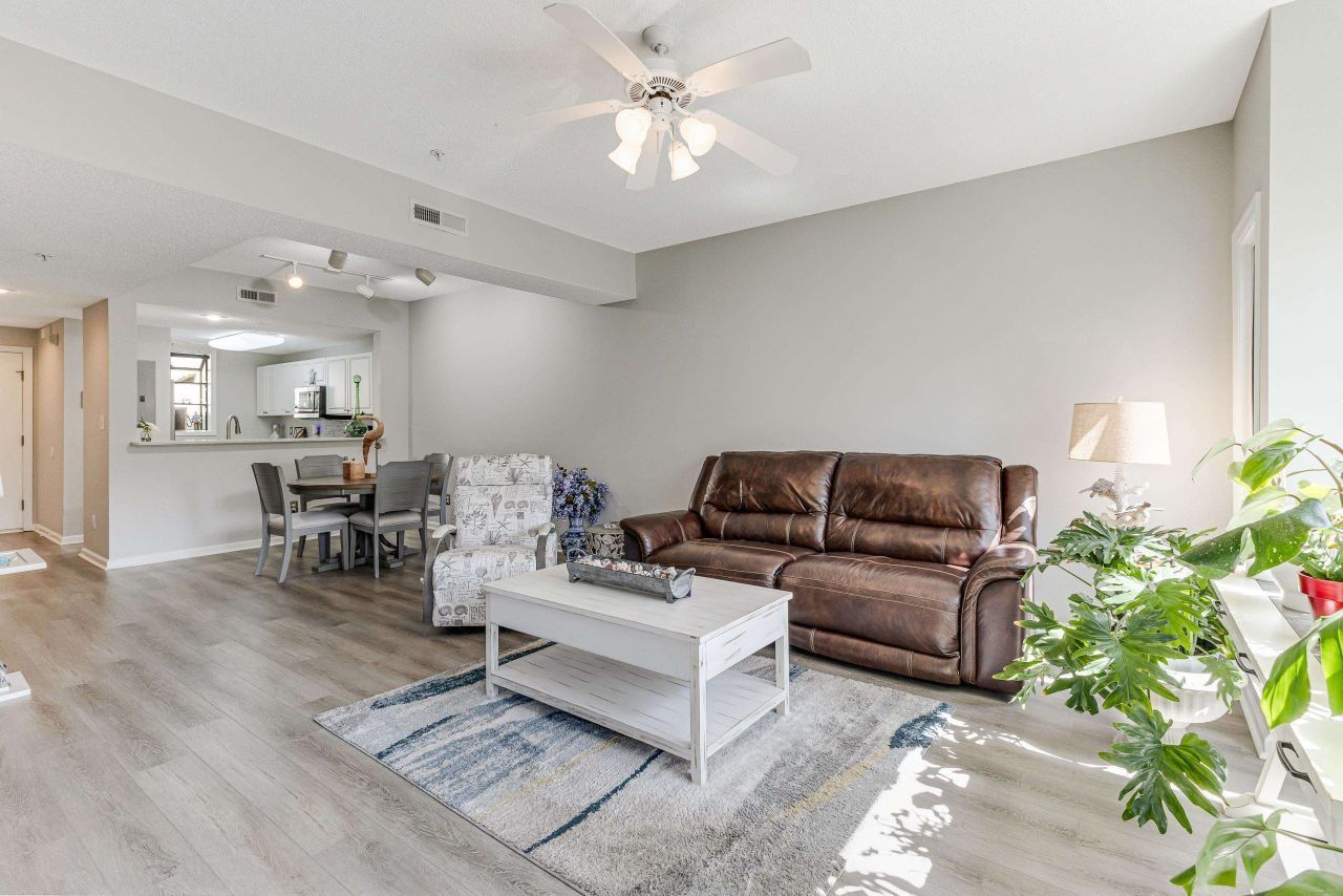 1551 Spinnaker Dr. Photo 11