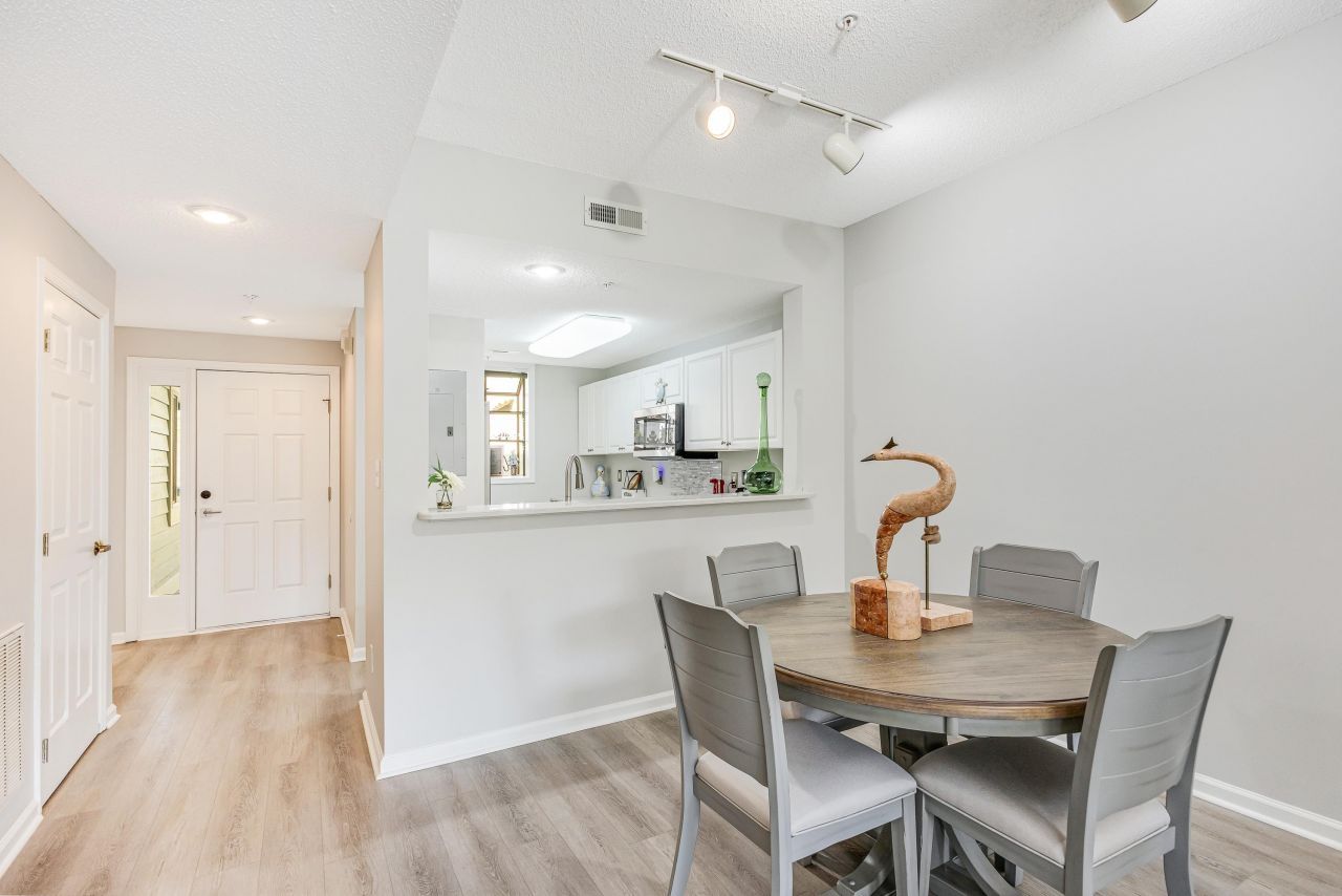 1551 Spinnaker Dr. Photo 15