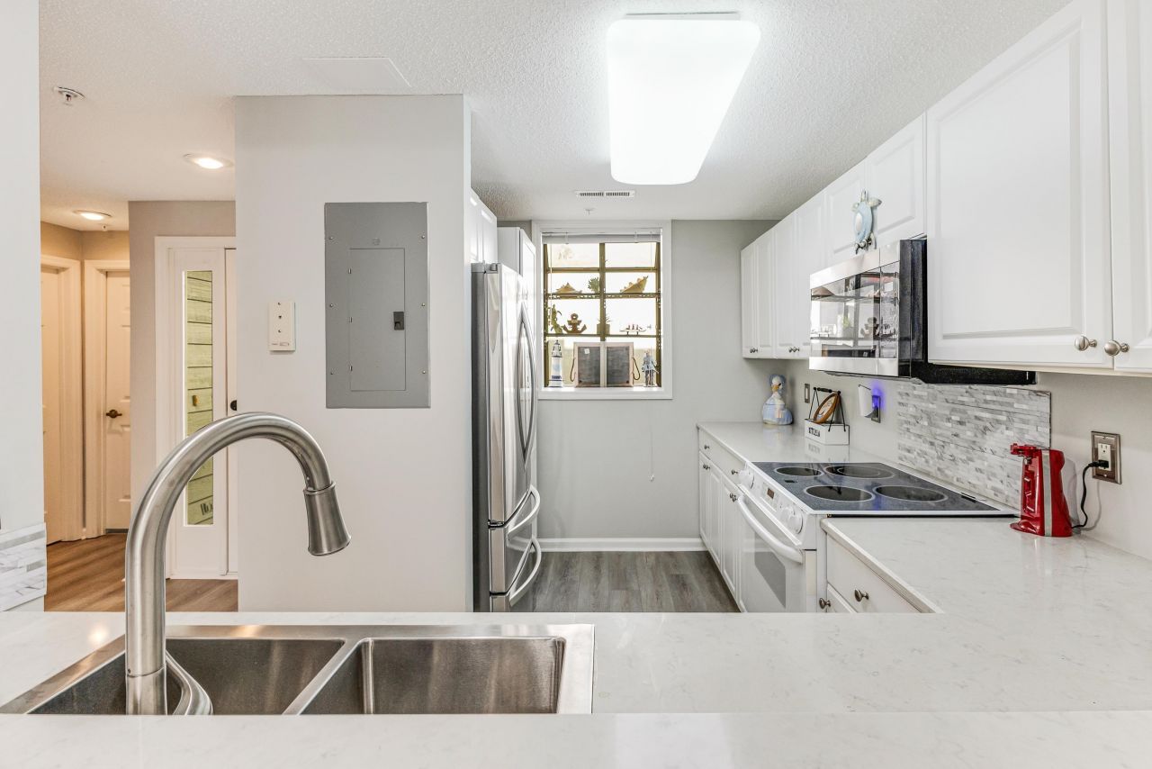 1551 Spinnaker Dr. Photo 16