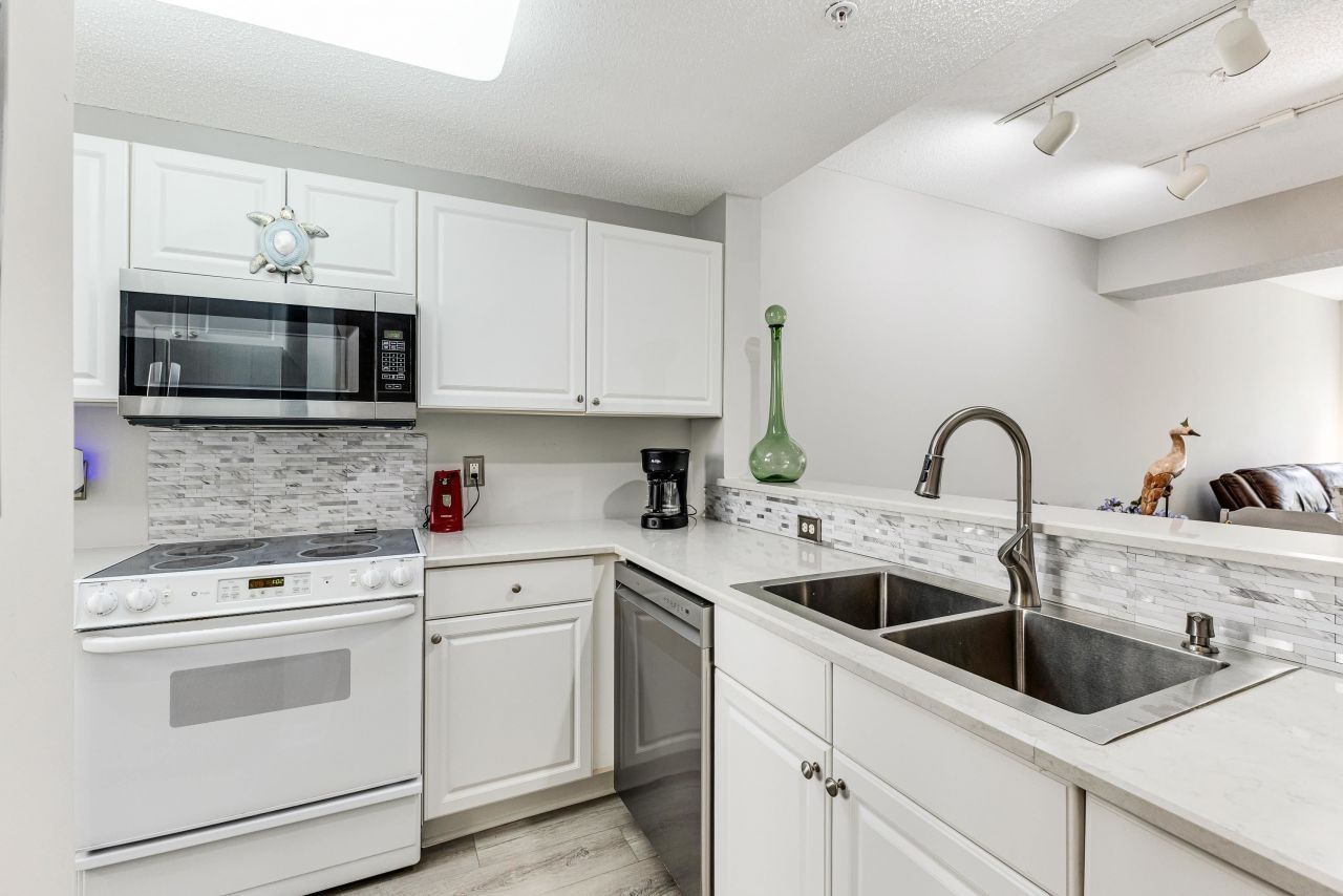 1551 Spinnaker Dr. Photo 17