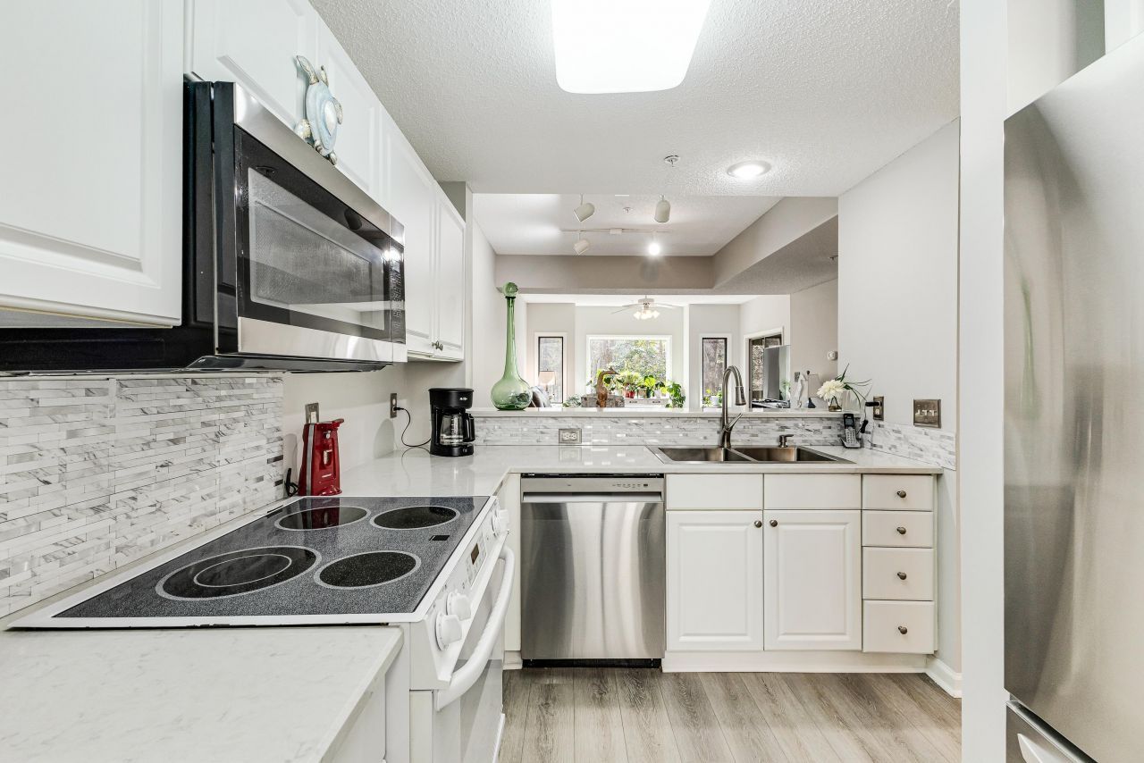 1551 Spinnaker Dr. Photo 18