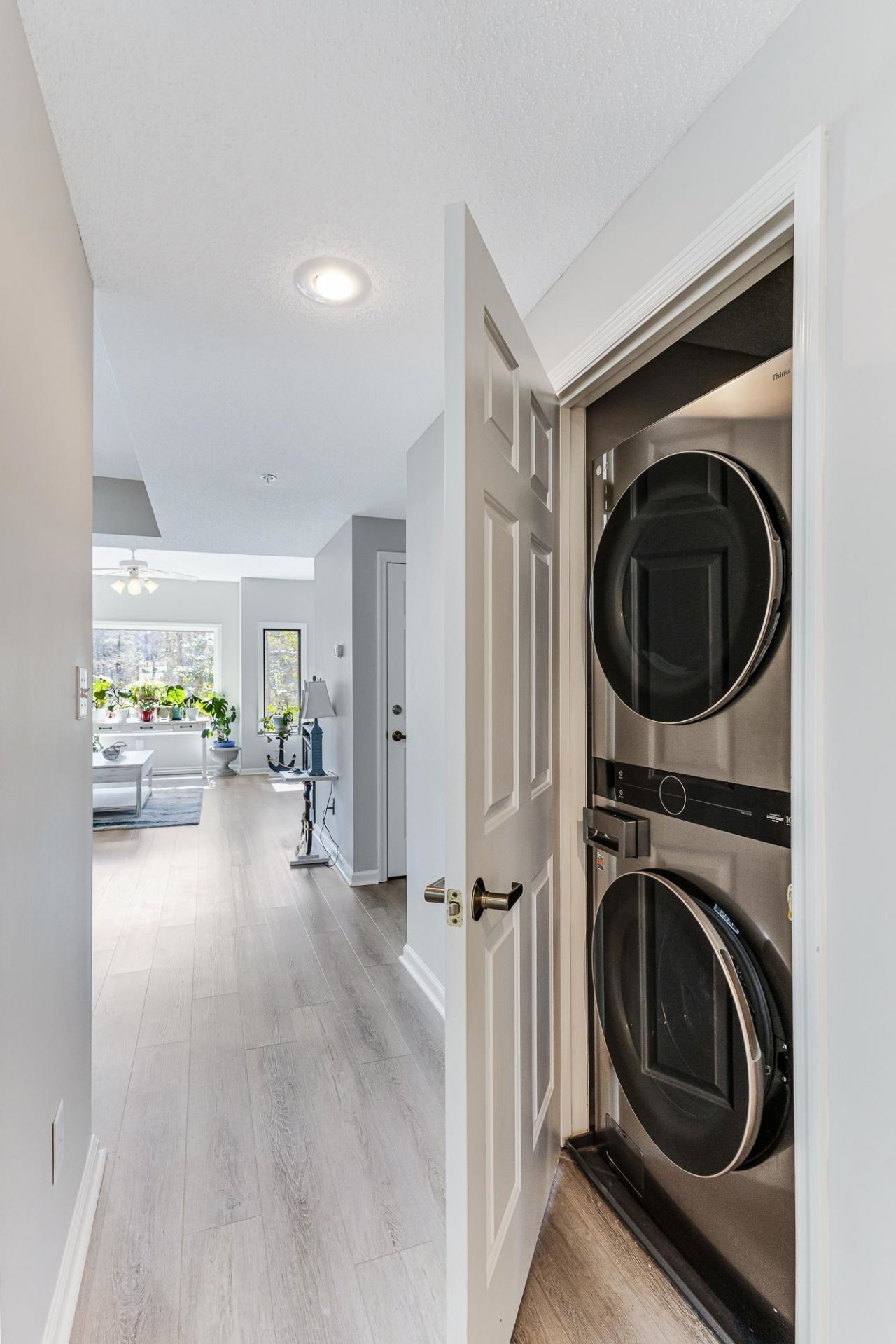 1551 Spinnaker Dr. Photo 19