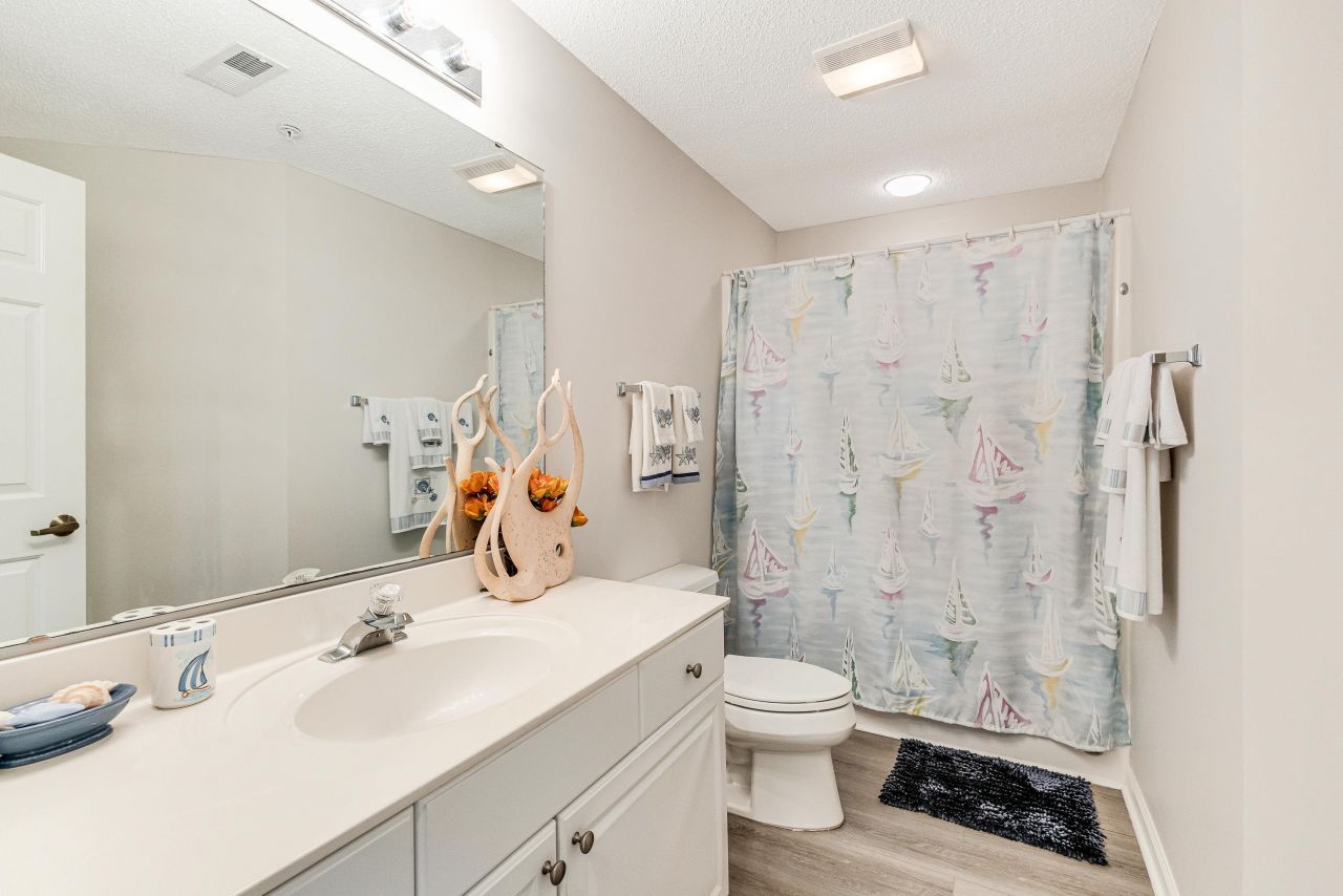 1551 Spinnaker Dr. Photo 24