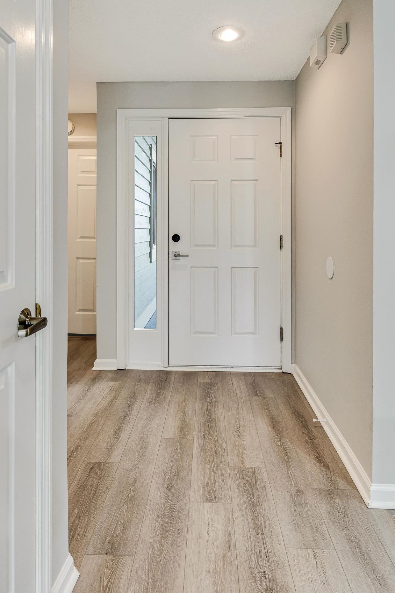 1551 Spinnaker Dr. Photo 6