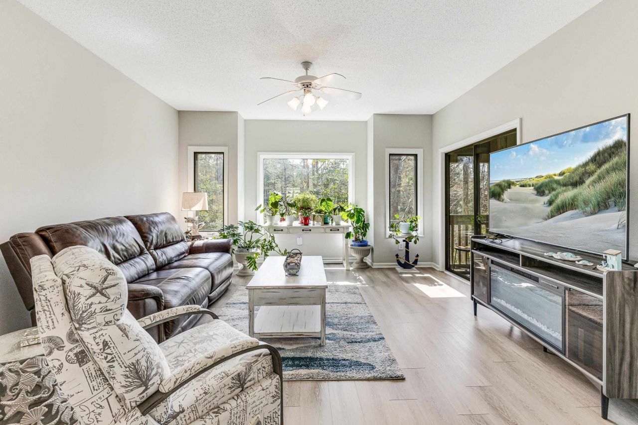 1551 Spinnaker Dr. Photo 8