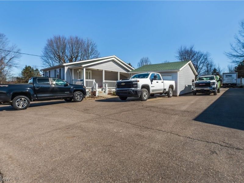 13390 Ravenna Avenue NE, Hartville, OH 44632 Photo 3