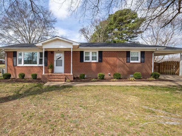 506 Oakwood Dr , Lawrenceburg, TN 38464