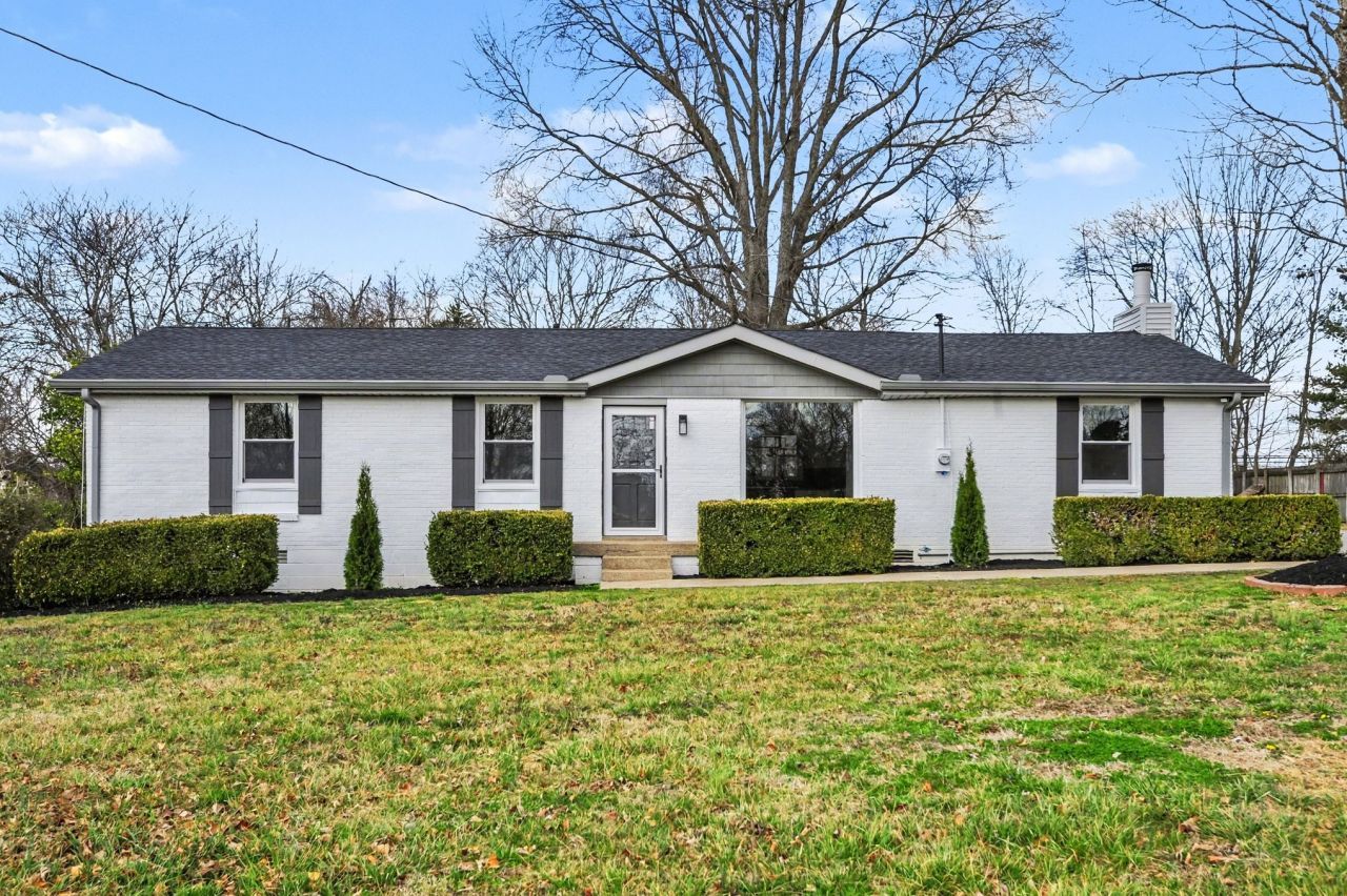 104 N Hillwood Cir, Greenbrier, TN 37073 Main Photo