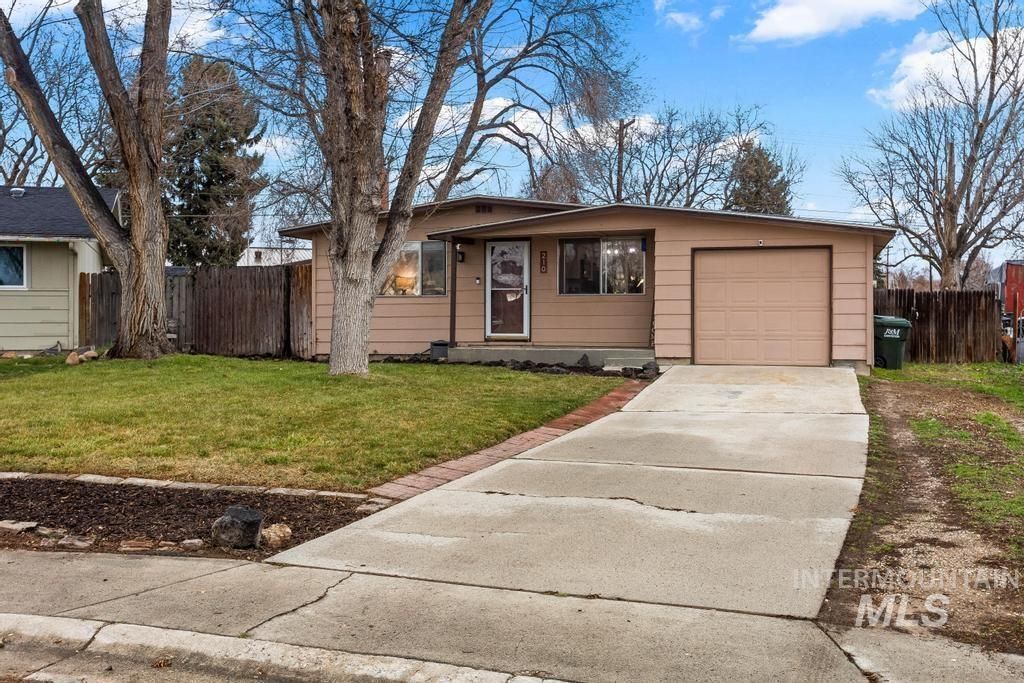 210 E Morris Ct, Kuna, ID 83634 Main Photo