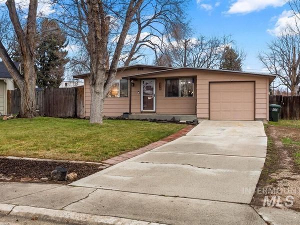 210 E Morris Ct, Kuna, ID 83634