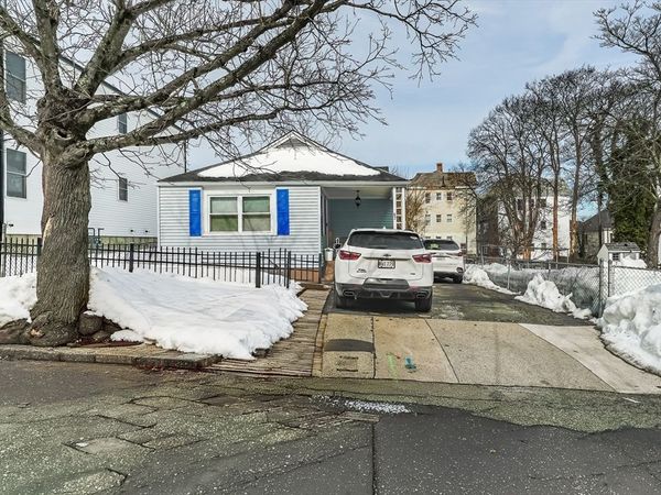 87 Adams St, New Bedford, MA 02746