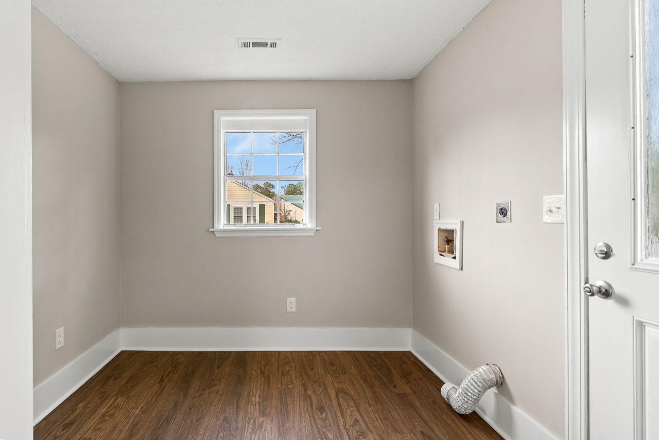 208 Newell Street Photo 13