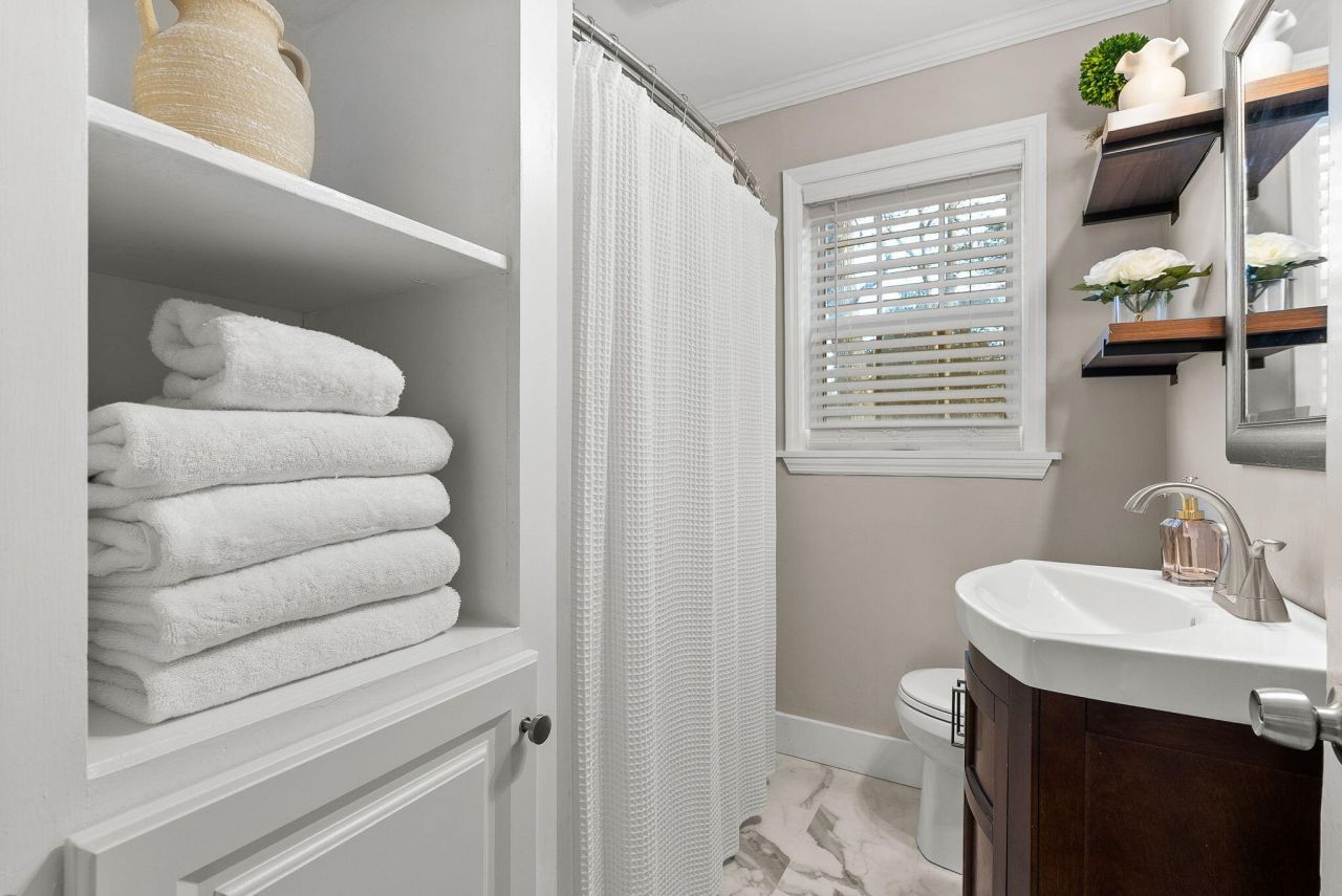 208 Newell Street Photo 14