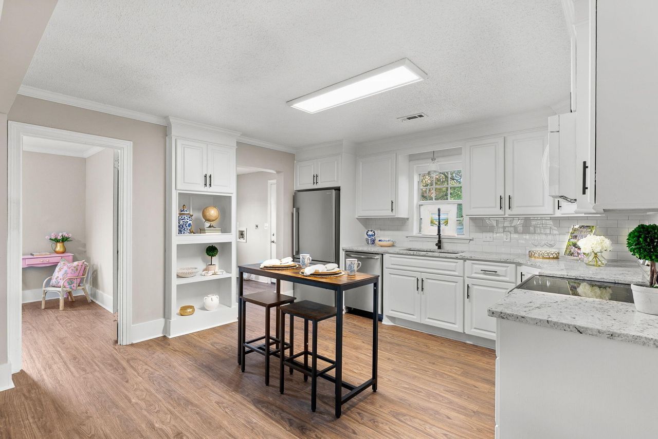 208 Newell Street Photo 7