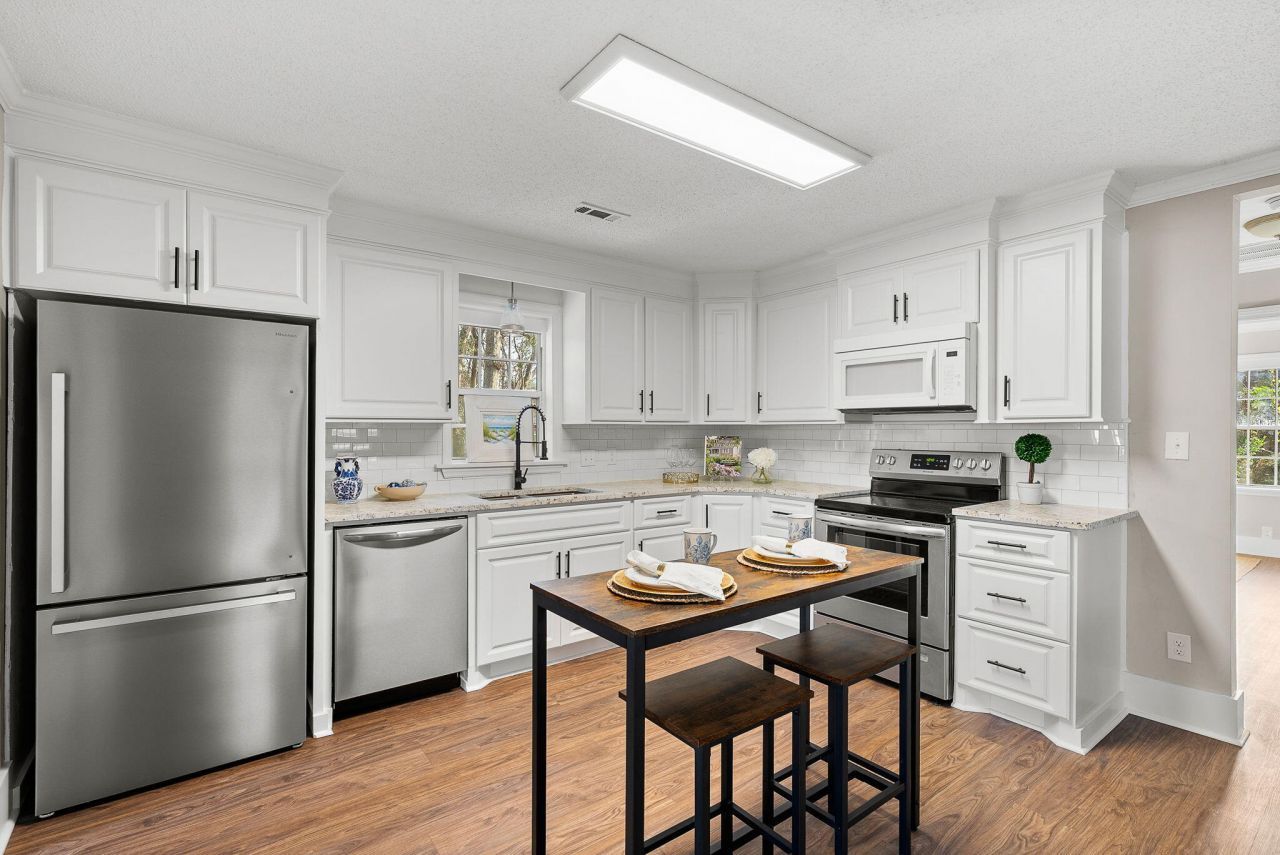 208 Newell Street Photo 8