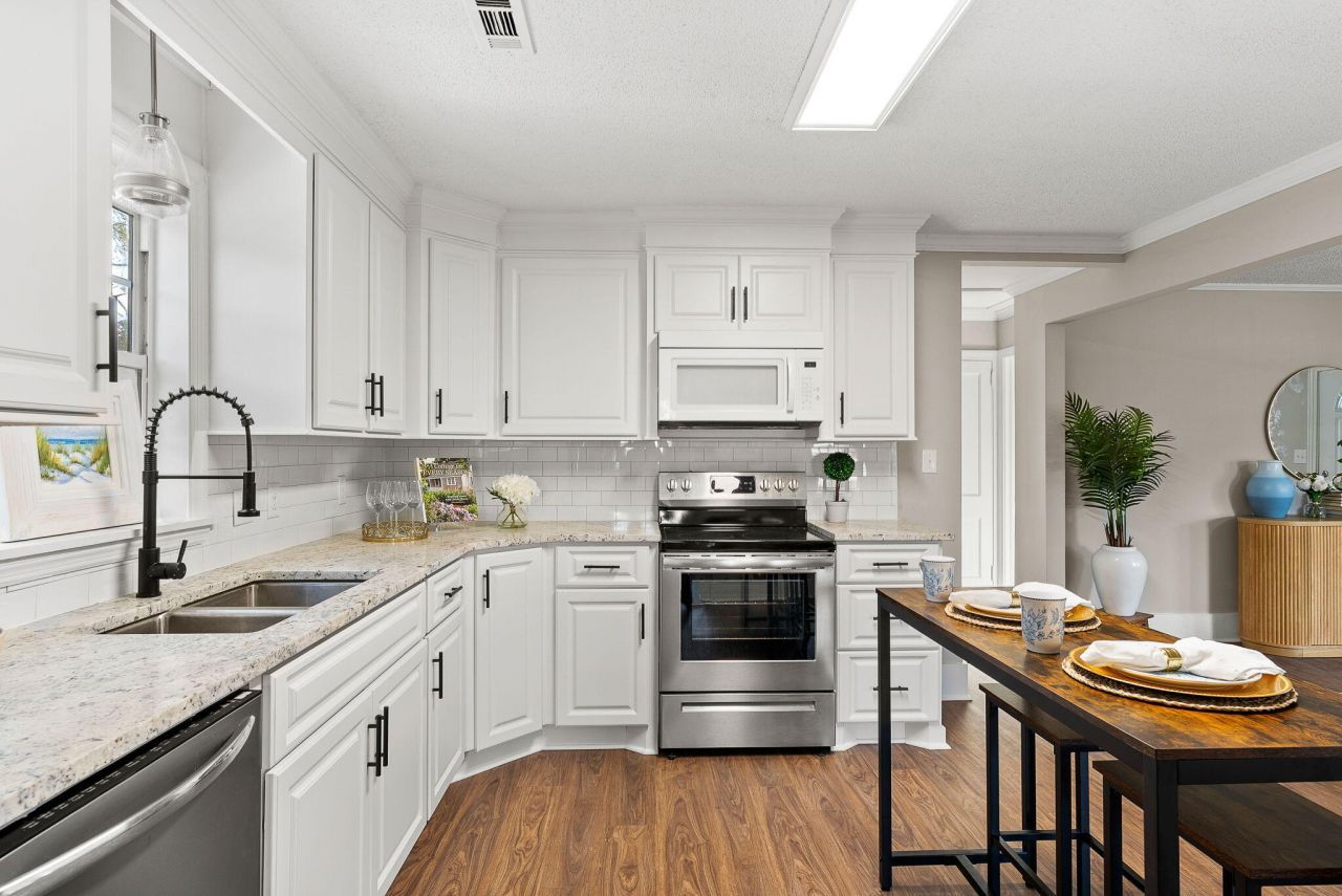 208 Newell Street Photo 9