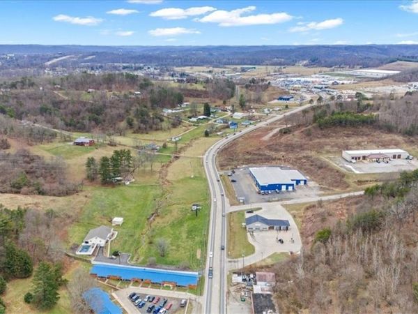 00 Elizabeth Pike, Parkersburg, WV 26101