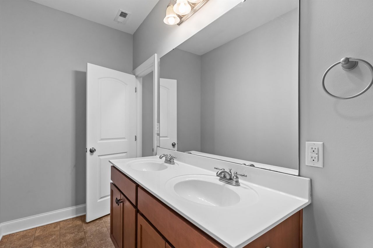 247 Southbury Dr. Photo 34