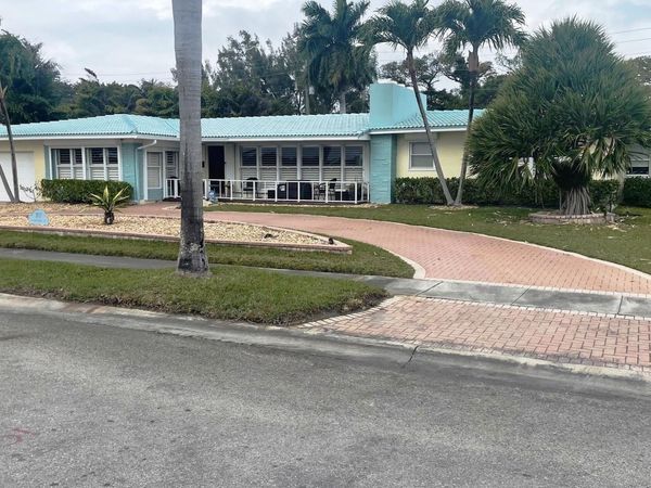 707 N Northlake Dr, Hollywood, FL 33019