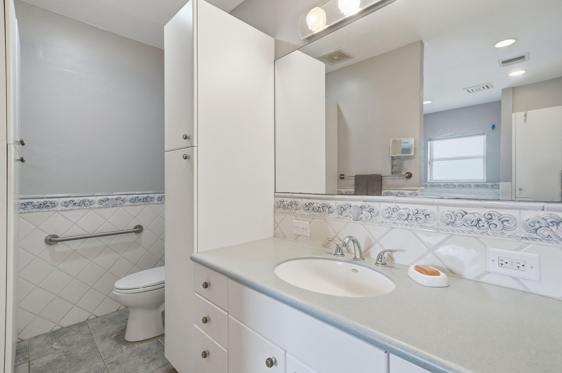 707 N Northlake Drive, Hollywood, FL 33019 Photo