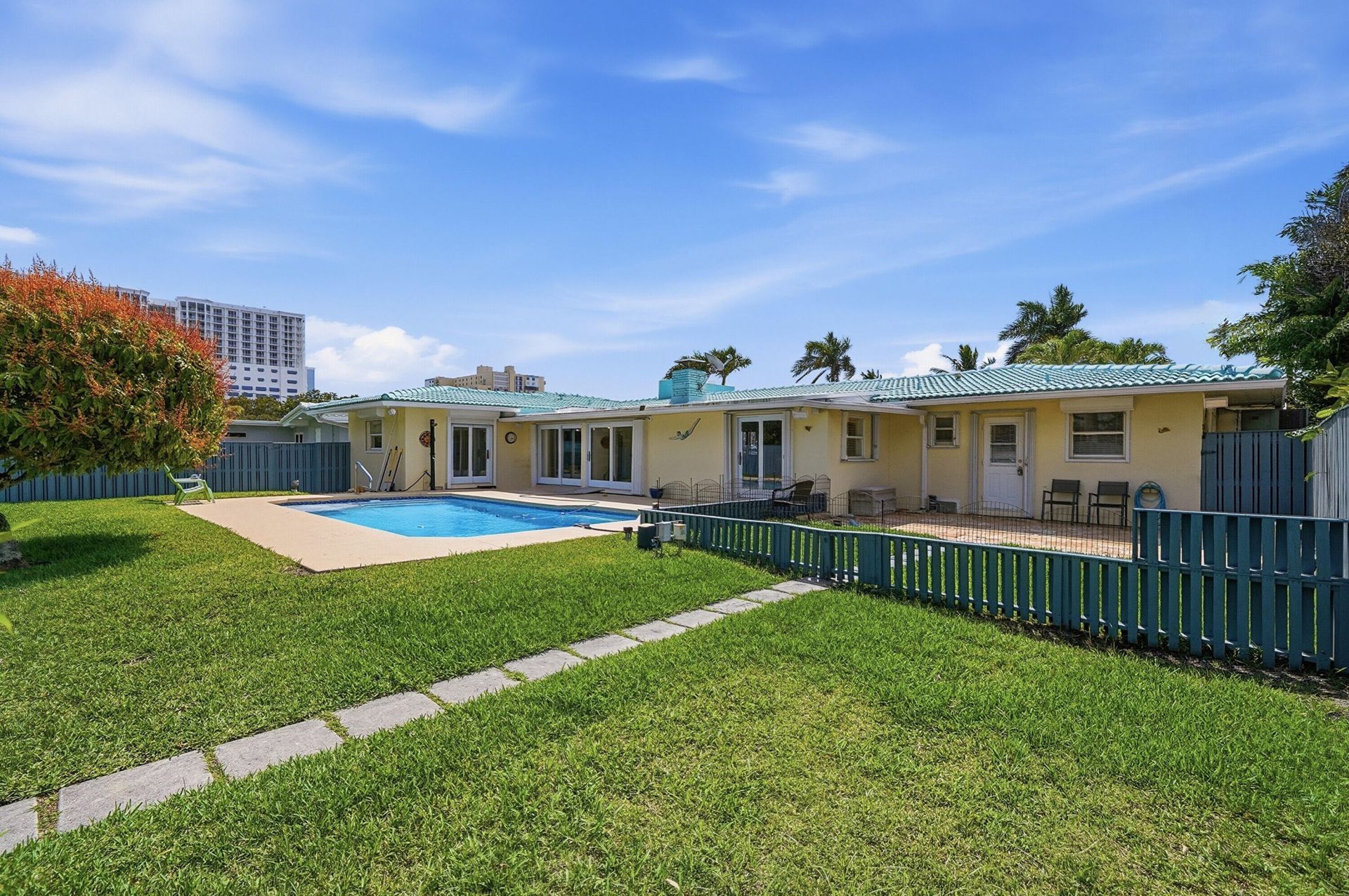 707 N Northlake Drive, Hollywood, FL 33019 Photo