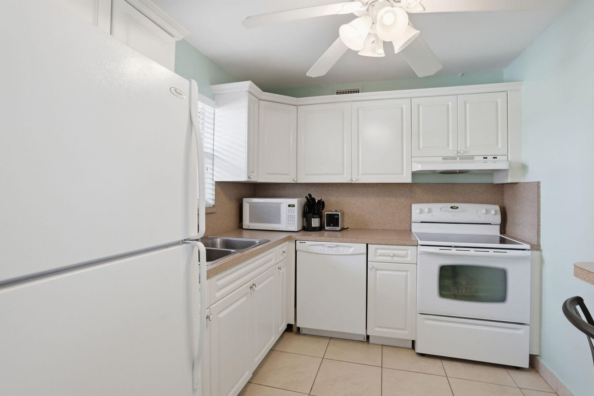721 Lori Drive, Unit 113, Palm Springs, FL 33461 Photo