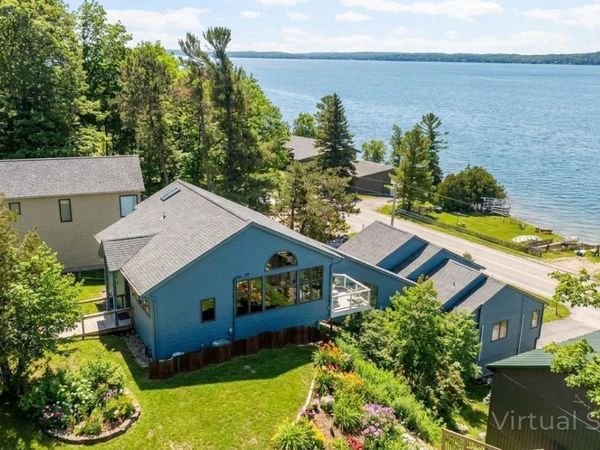 3142 Crystal Drive, Beulah, MI 49612