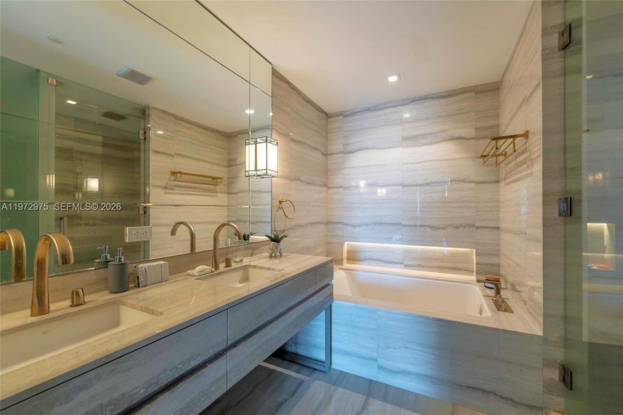 18975 Collins Ave , Unit 3004, Sunny Isles Beach, FL 33160 Photo