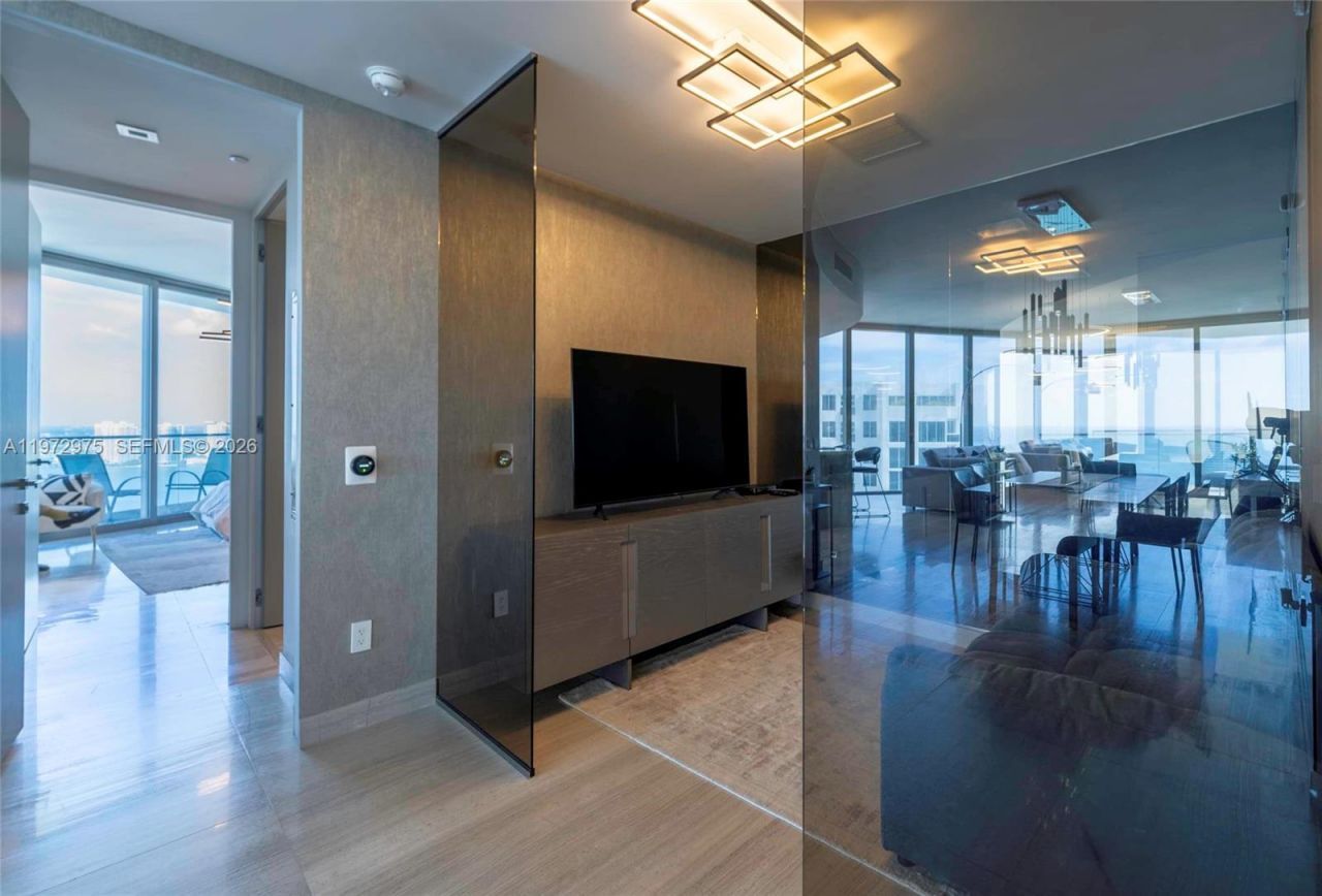 18975 Collins Ave , Unit 3004, Sunny Isles Beach, FL 33160 Photo