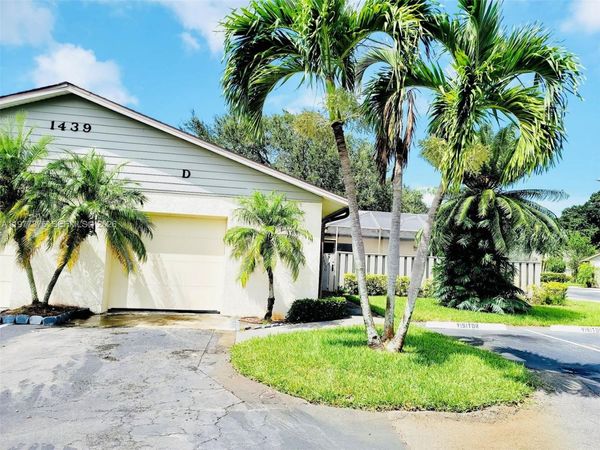 1439 Captains Walk , Unit 20-D, Fort Pierce, FL 34950