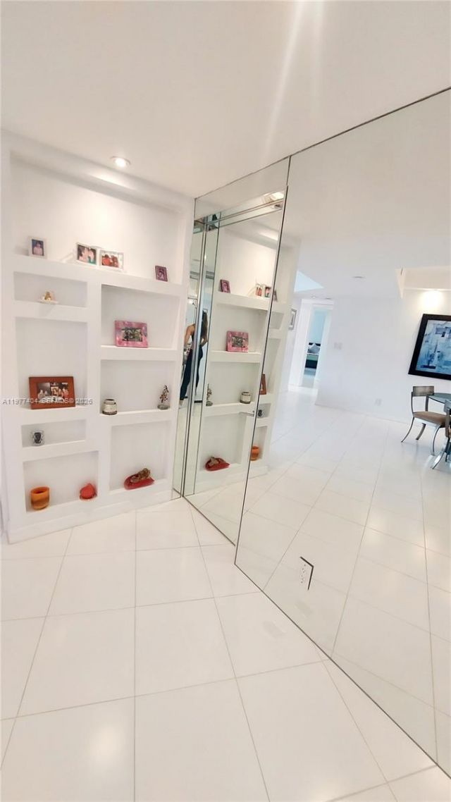 1000 W Island Blvd, Unit 508, Aventura, FL 33160 Photo