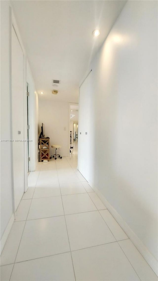 1000 W Island Blvd, Unit 508, Aventura, FL 33160 Photo