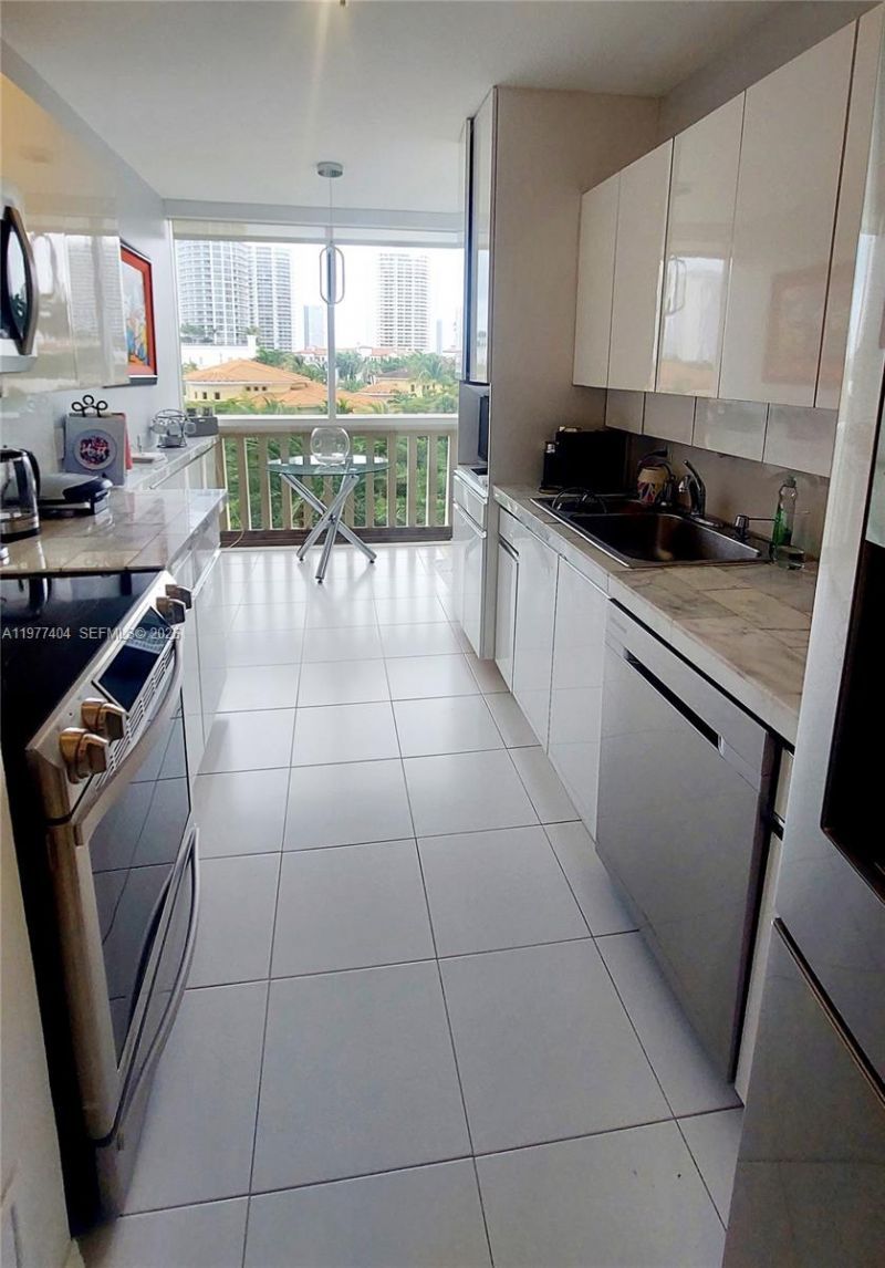1000 W Island Blvd, Unit 508, Aventura, FL 33160 Photo