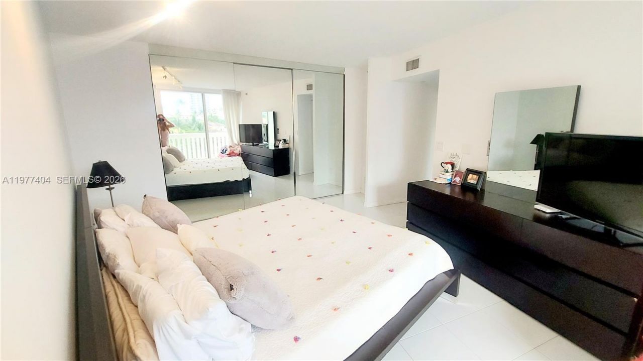 1000 W Island Blvd, Unit 508, Aventura, FL 33160 Photo