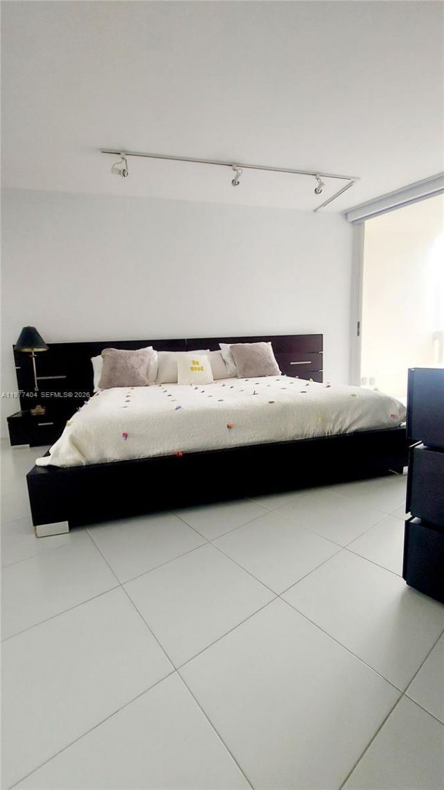 1000 W Island Blvd, Unit 508, Aventura, FL 33160 Photo