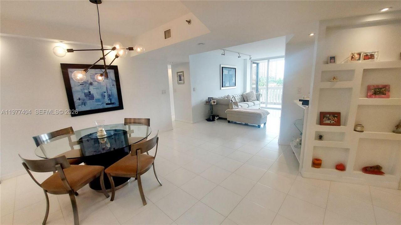 1000 W Island Blvd, Unit 508, Aventura, FL 33160 Photo