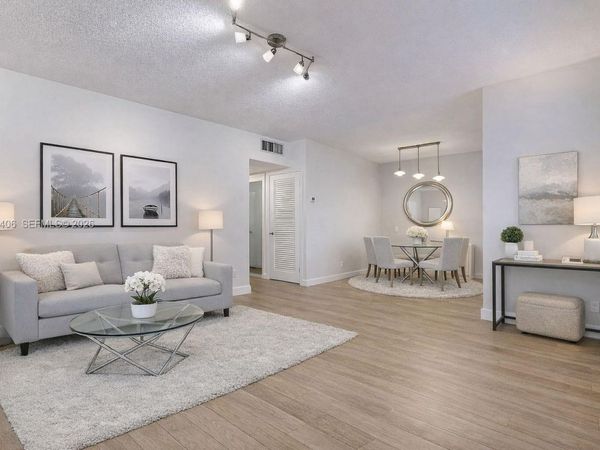 5300 Washington St, Unit D303, Hollywood, FL 33021