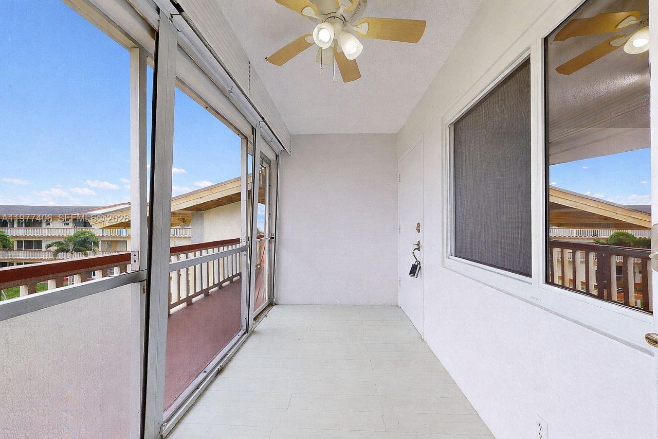 5300 Washington St, Unit D303, Hollywood, FL 33021 Photo